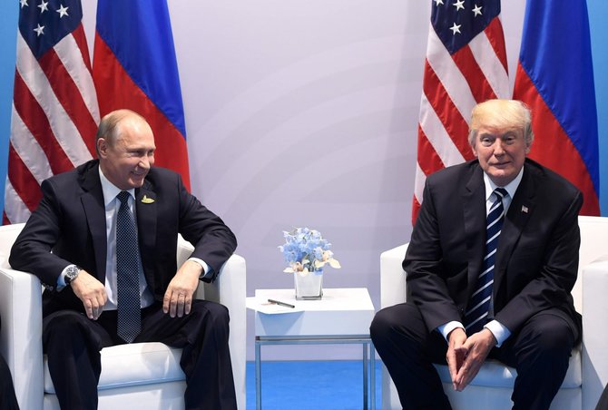 AFP/„Scanpix“ nuotr./Vladimiro Putino ir Donaldo Trumpo susitikimas