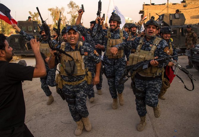 AFP/„Scanpix“ nuotr./Irako kariai švenčia Mosulo išlaisvinimą