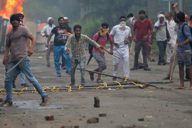 AFP/„Scanpix“ nuotr./Riaušės Indijoje