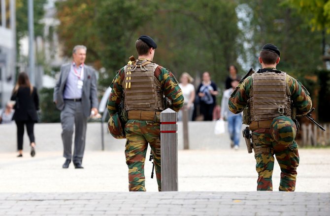 „Reuters“/„Scanpix“ nuotr./Kariai patruliuoja Briuselyje