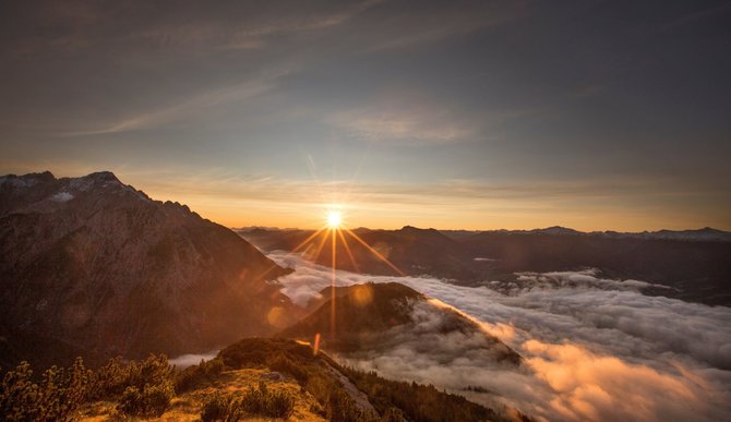 „Reuters“/„Scanpix“ nuotr./Saulėtekis Austrijos kalnuose