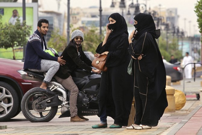 „Reuters“/„Scanpix“ nuotr./Moterų kasdienybė Saudo Arabijoje