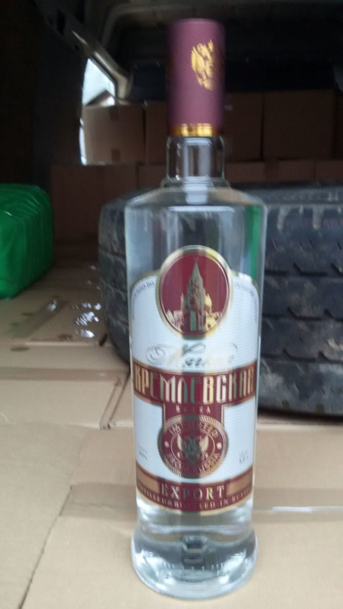 Muitinės kriminalinės tarnybos nuotr./Sulaikytas falsifikuotas alkoholis