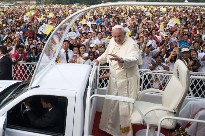 AFP/„Scanpix“ nuotr./Popiežius Pranciškus Mianmare