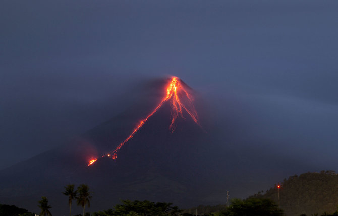 „Scanpix“/AP nuotr./Ugnikalnio išsiveržimas Filipinuose