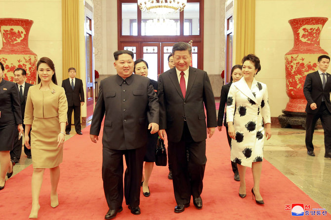 „Reuters“/„Scanpix“ nuotr./Pekine susitiko Kinijos ir Šiaurės Korėjos vadovai