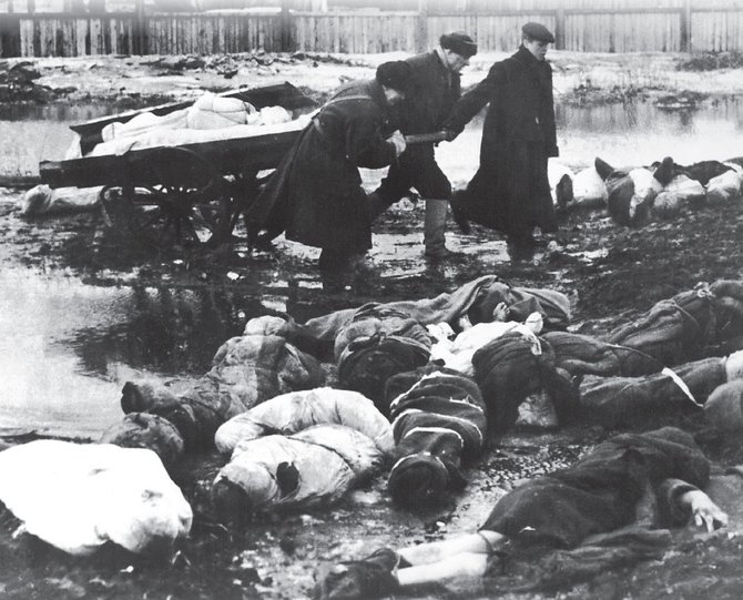 Leidyklos „Briedis“ nuotr./Leningrado blokada. Mirusių gatvėse suvežimo „punktas“