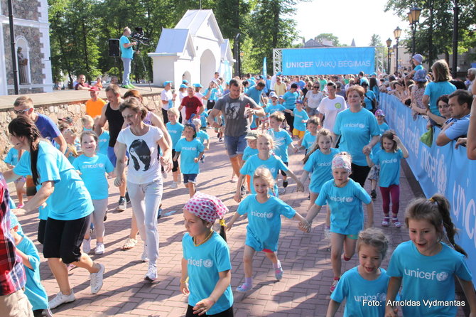 „Unicef Lietuva“ nuotr./Jubiliejų švenčianti „Unicef Lietuva“ vaikų bėgimu sujungs net 5 miestus