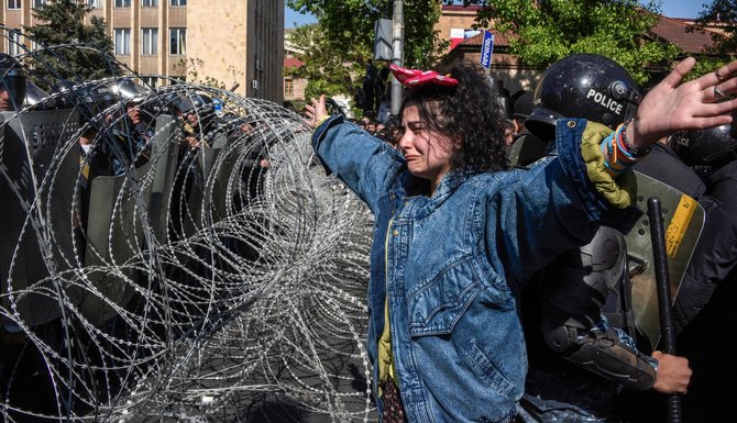 AFP/„Scanpix“ nuotr./Protestai Armėnijoje