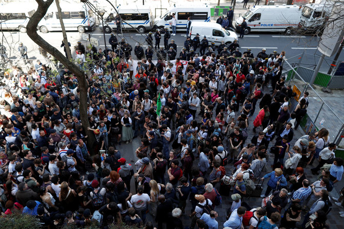 „Reuters“/„Scanpix“ nuotr./Prancūzijoje studentai blokuoja universitetus