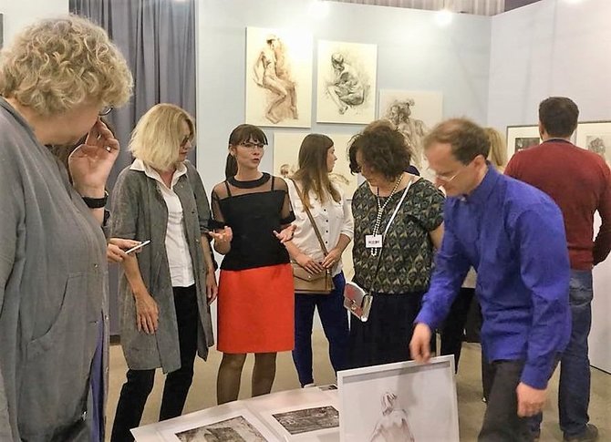 Lilijos Valatkienės nuotr./Ugnė Žilytė kartu su tapytoju Pauliumi Juška buvo pakviesta dalyvauti meno mugėje Art Vilnius 2017