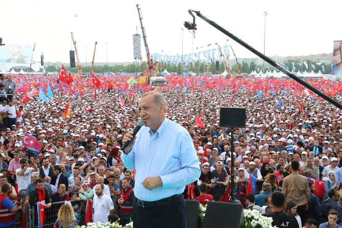 AFP/„Scanpix“ nuotr./Daugiatūkstantinis Erdogano palaikymo mitingas Turkijoje