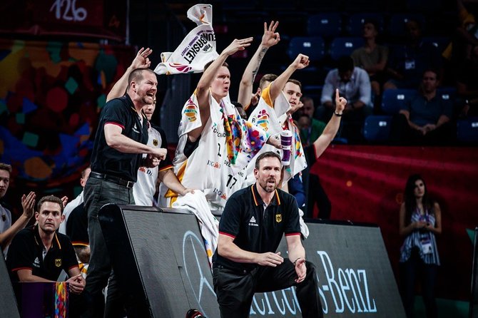 FIBA nuotr./Martinas Schilleris (kampe kairėje)