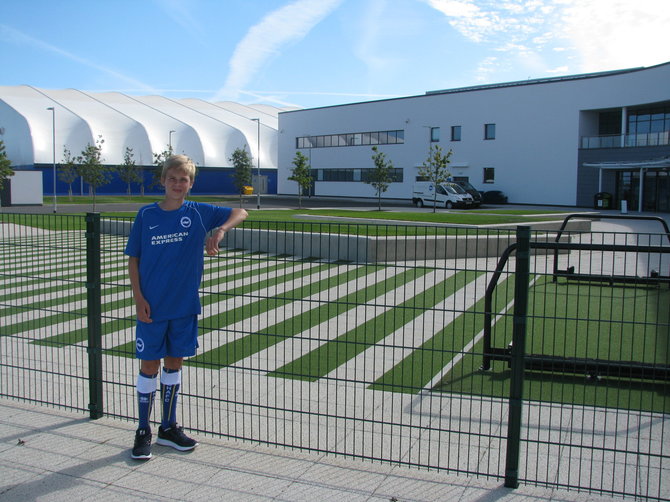 Profesionalus futbolininkas tvirtina esantis labai laimingas.