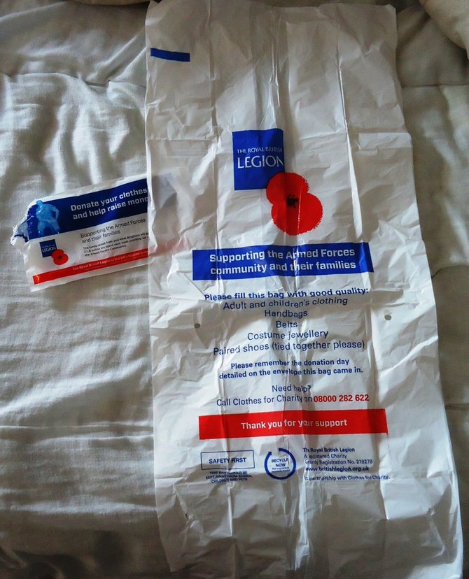 Nuotr. iš asm. albumo./Tokias labdarai skirtas pakuotes su plastikiniais maišais viduje platina mėtytojai.