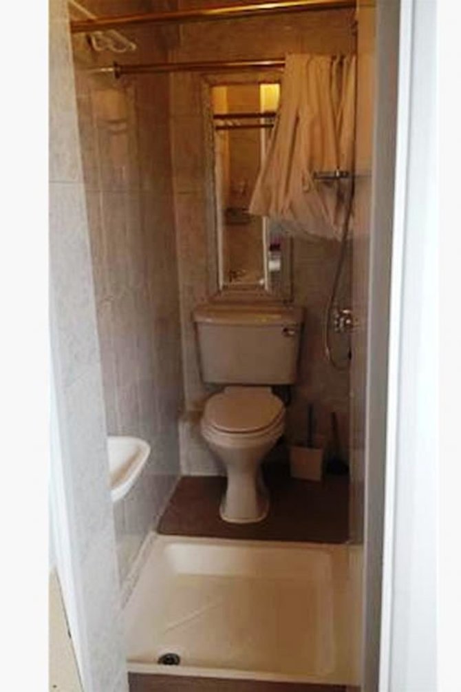 Spareroom.co.uk/900 per mėnesį kainuojantis butas su tualetu duše.