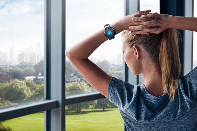 Partnerio nuotr./Vertas nešioti ant rankų: naujasis „Huawei“ išmanusis laikrodis patars, pasirūpins sveikata ir papuoš