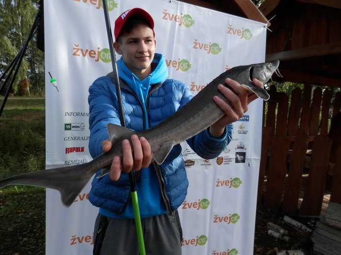 Ilgiausią žuvį - 80 cm erškėtą sugavęs 17 metų Tadas