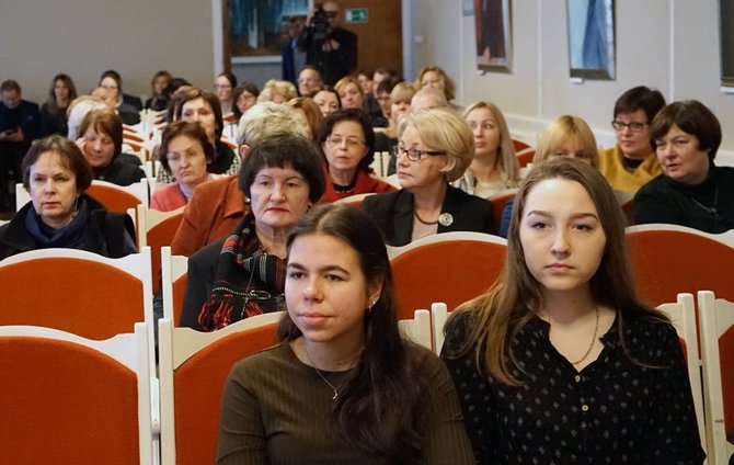 Projekto partnerio nuotr./Ministrės pasiklausyti susirinkusi Šiaulių bendruomenė
