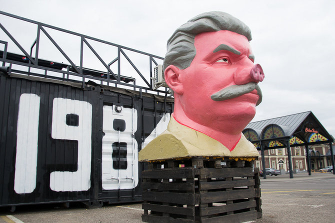 Tautvydo Padgursko nuotr./„Keulė Rūkė“ Stalino skulptūros