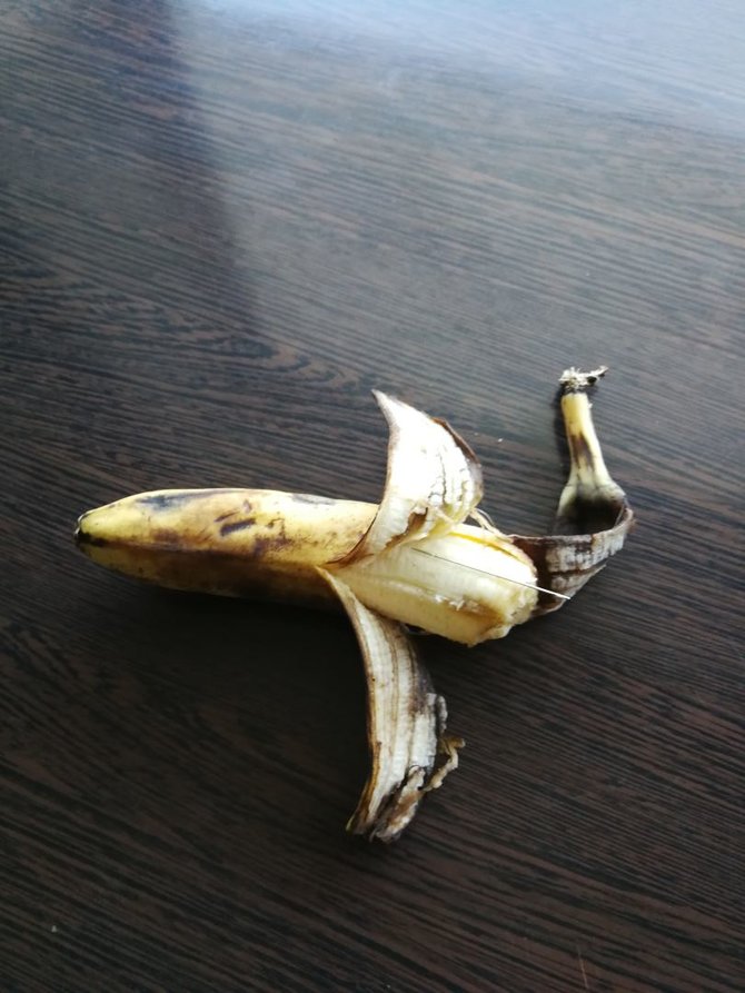 Skaitytojos Daivos nuotr./Parduotuvėje Raudondvaryje pirktame banane aptikta adata
