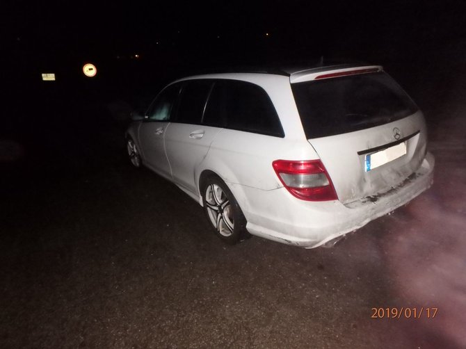 Kauno apskrities policijos nuotr./Girto „Opel“ vairuotojo sukelta avarija Kauno rajone