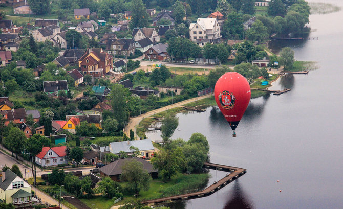 Karolinos Stažytės nuotr./Skrydis oro balionu virš Zarasų