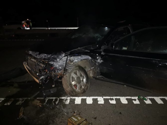 Skaitytojo Karolio nuotr./Greitkelyje „Audi“ avarija rėžėsi į atitvarus, nukentėjo 5 žmonės