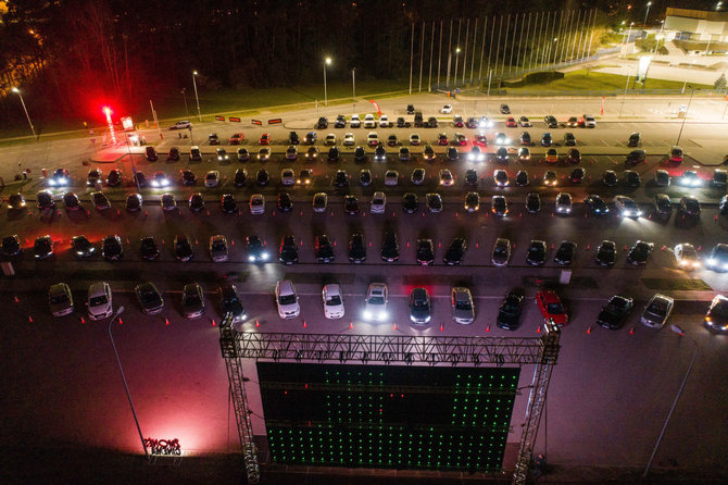 „Žmonės Foto“ agentūros nuotr./Kino automobiliuose peržiūra Vilniuje