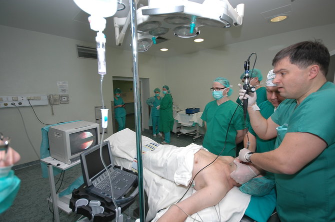 Ginto Amankavičiaus nuotr./Anesteziologų, tarp kurių – ir A.Macas, darbas Kauno klinikose (nuotrauka daryta iki pandemijos)