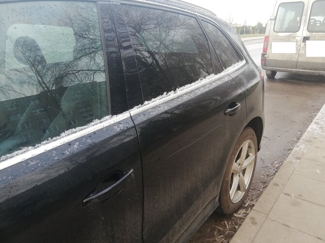 Kauno apskrities policijos nuotr./Per Kalėdas Kėdainiuose pensininkas apgadino 12 automobilių