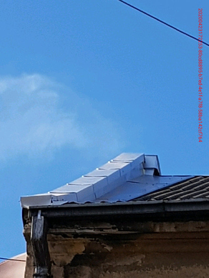 Įmonės „Mano būstas“ nuotr./Apskardintas namo stogas