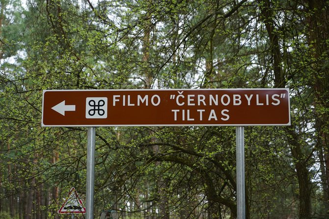 Kauno miesto savivaldybės nuotr./Kelio ženklas su nuoroda į „Černobylio tiltą“
