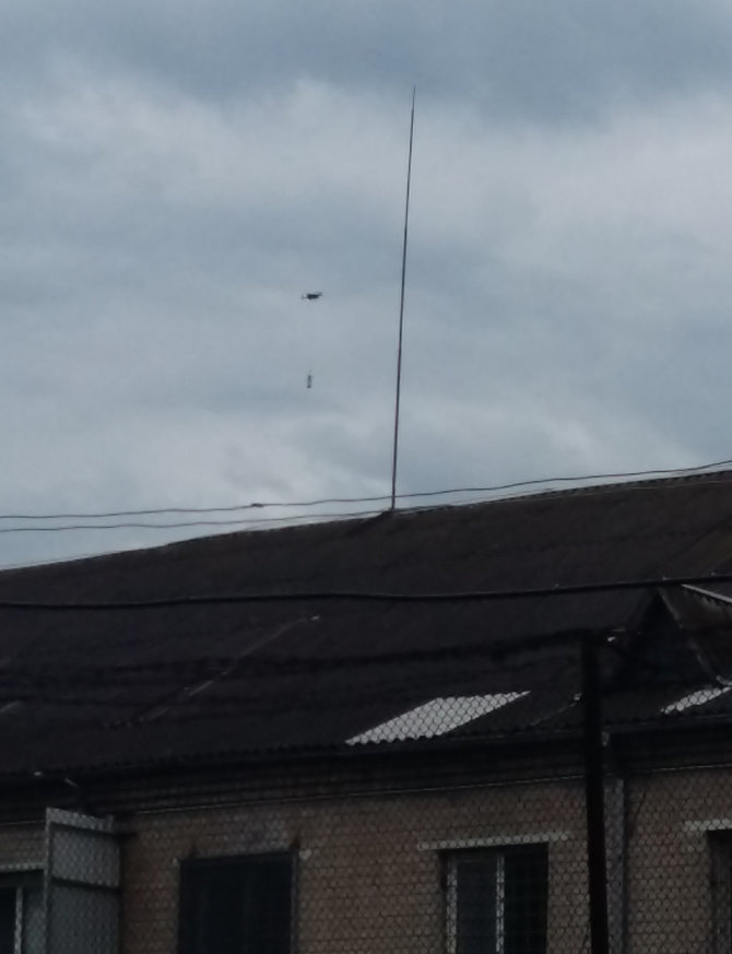 Kalėjimų departamento nuotr./Pravieniškėse perimtas dronas, skraidinęs draudžiamus daiktus