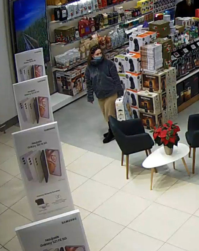Kauno apskrities policijos nuotr./Robotų siurblių vagystė tyrime ieškoma moteris