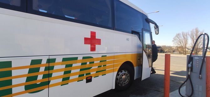 Karolinos Stažytės nuotr./Kelionė humanitariniu autobusu, vežančiu pabėgėlius iš Lvivo