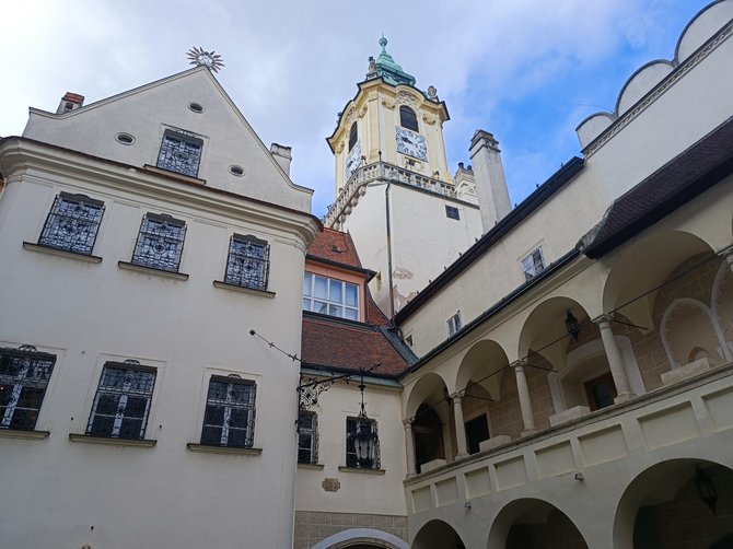 Karolinos Stažytės nuotr./Bokštas centrinėje aikštėje, į kurį galima pakilti