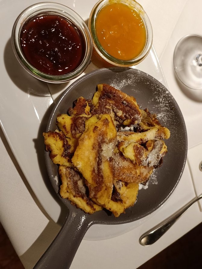 Karolinos Stažytės nuotr./Tradicinis austriškas desertas kaiserschmarrn