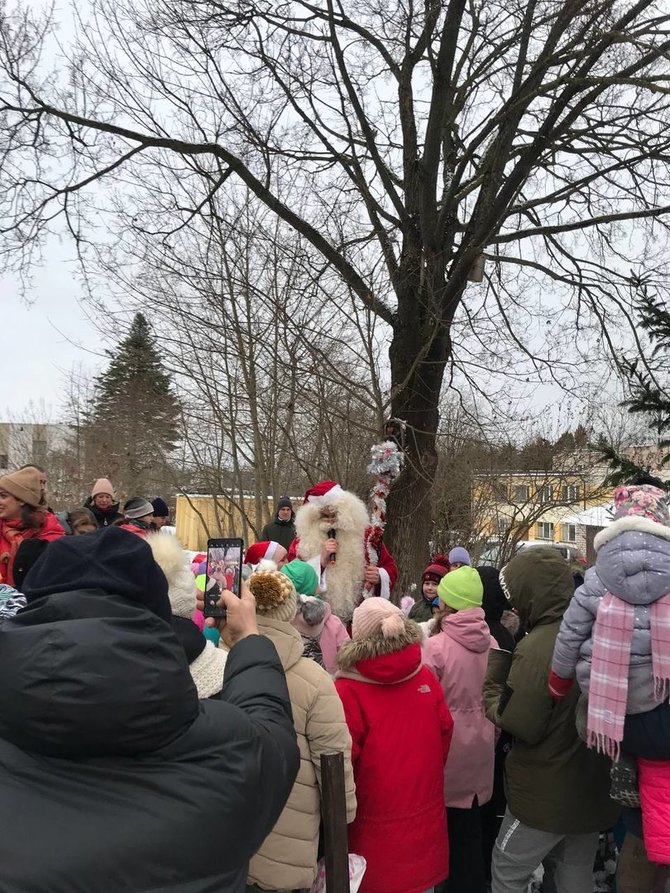 VšĮ „Domeikavos vienybė“ nuotr./Protestas Domeikavoje prieš norimus įkurti pusiaukelės namus