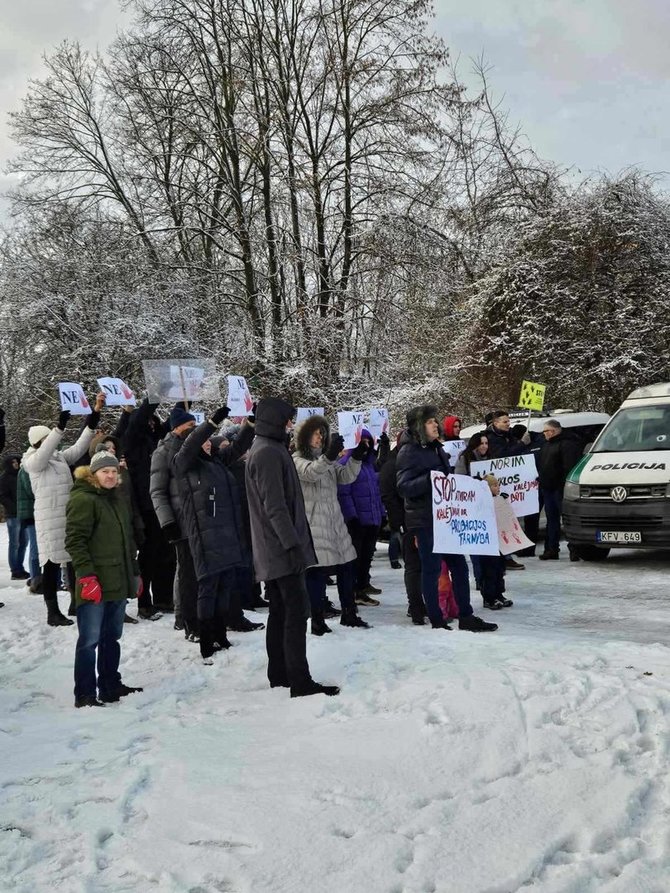 VšĮ „Domeikavos vienybė“ nuotr./Protestai prieš pusiaukelės namus Domeikavoje