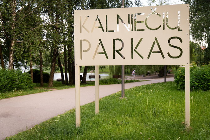 Kauno miesto savivaldybės nuotr./Stasio Žirgulio kolekcija „Epochų aidas“ Kauno Kalniečių parke