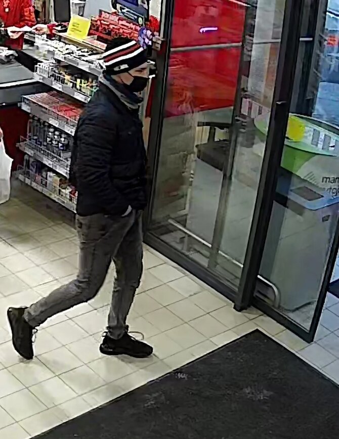 Kauno apskrities policijos nuotr./Kauno policija aiškinasi, kas norėjo pasinaudoti svetima banko kortele