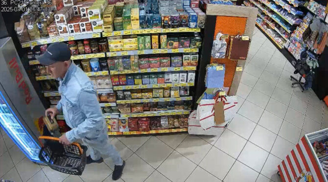 Kauno apskrities policijos nuotr./Vagystės iš parduotuvės tyrime ieškomas vyras