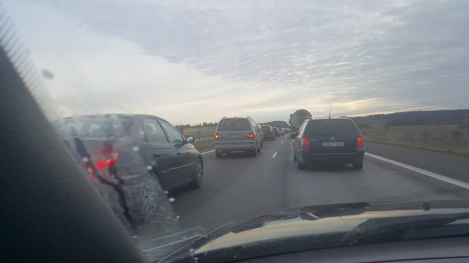 Skaitytojo Vytauto nuotr./Avarija magistraliniame kelyje Panevėžys-Vilnius 