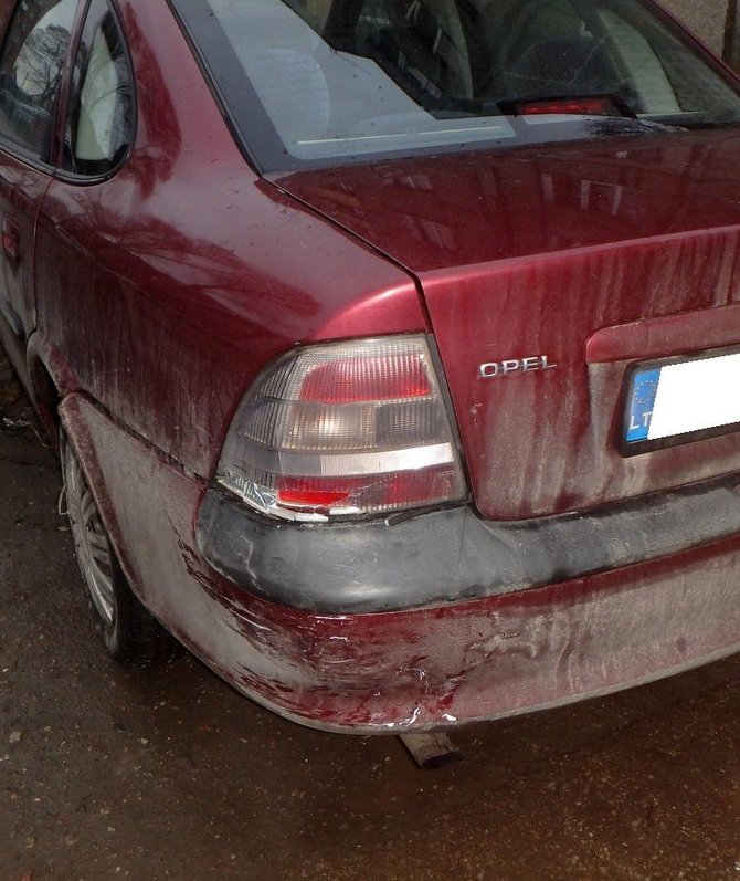 Kauno apskrities VPK nuotr./„Opel Vectra“ avarija Kėdainiuose