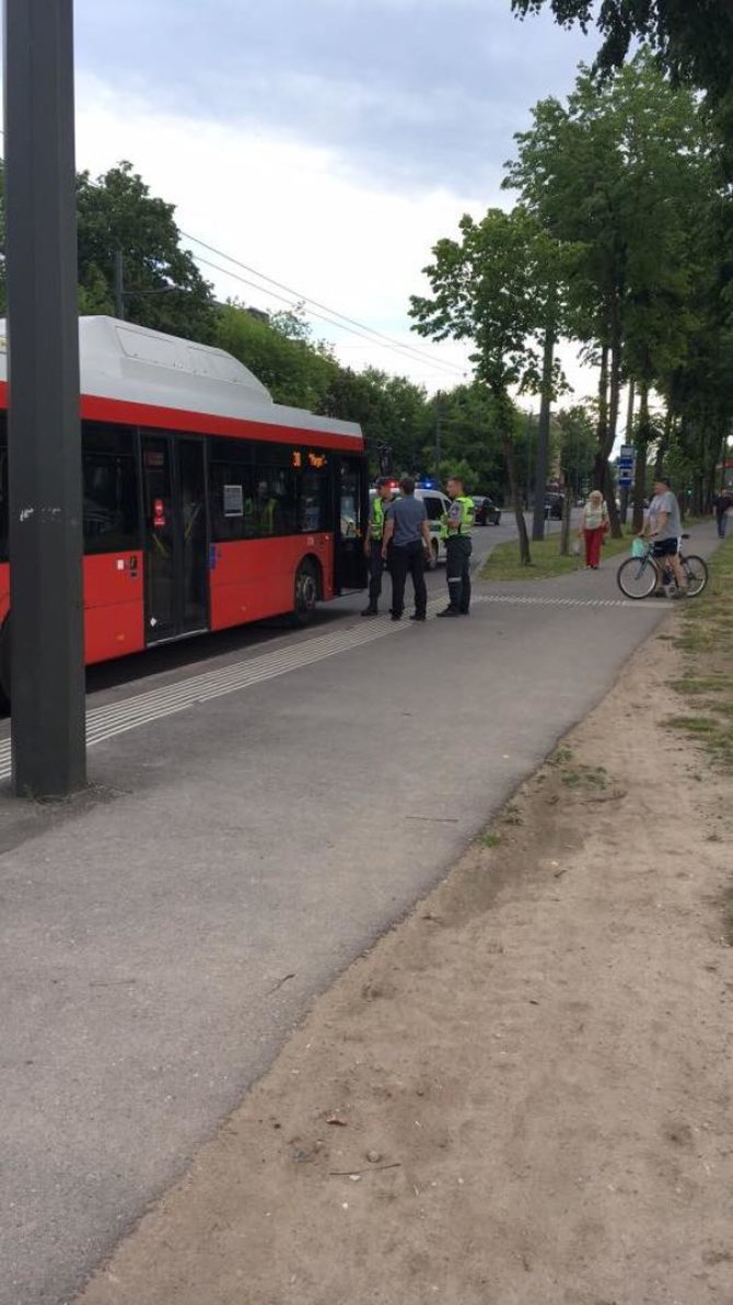 Skaitytojo nuotr./Vairuotojo ir keleivio konfliktas Kaune