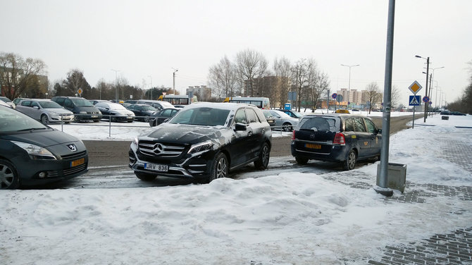 Aliaus Koroliovo / 15min nuotr./Užfiksuotas Kauno miesto savivaldybės administracijos direktoriaus pavaduotojo Kelių eismo taisyklių pažeidimas