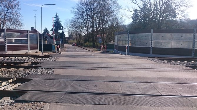 Skaitytojo nuotr./Iškart už pervažos Kaune įrengtas viešojo transporto sustojimas