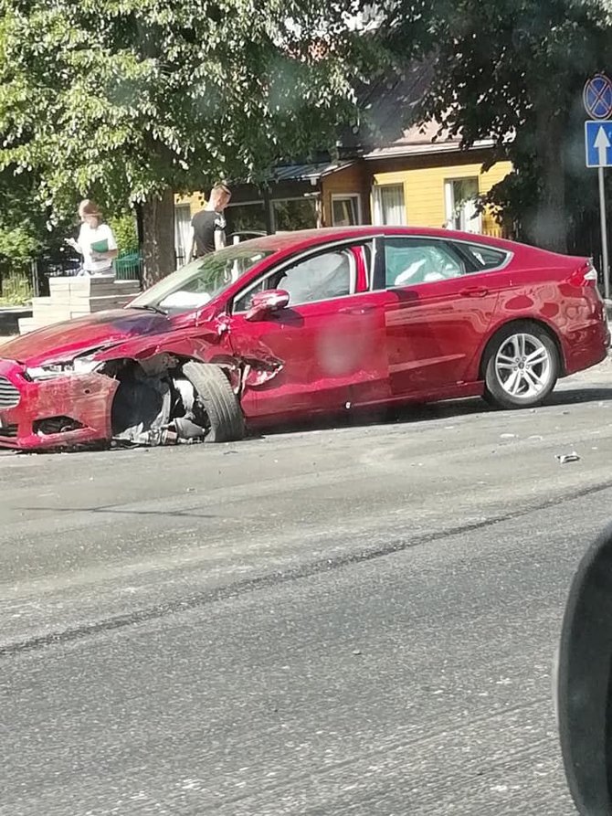 Kur stovi policija Kaune nuotr./Avarija Kauno Utenos gatvėje