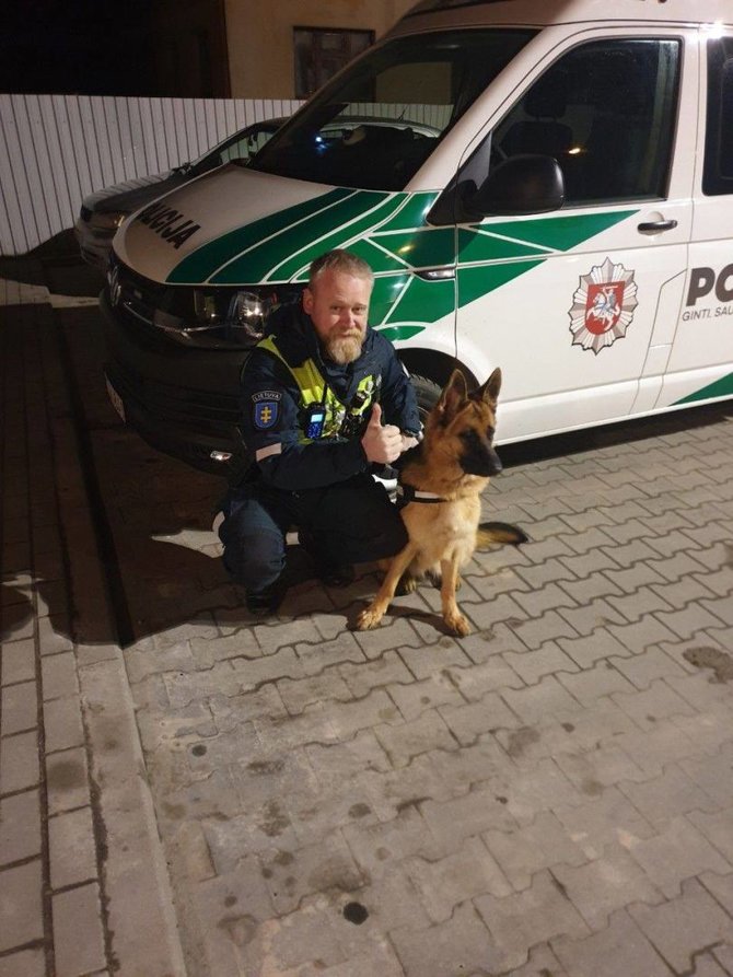 Asmeninio archyvo nuotr./Policijos pareigūnų namo parvežtas pasiklydęs šuo